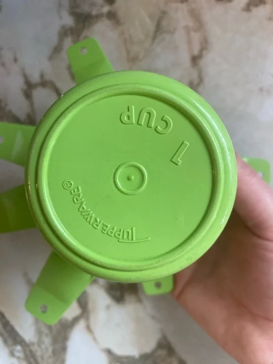 Green Tupperware Nesting Measuring Cups Set - Picture 2 of 3